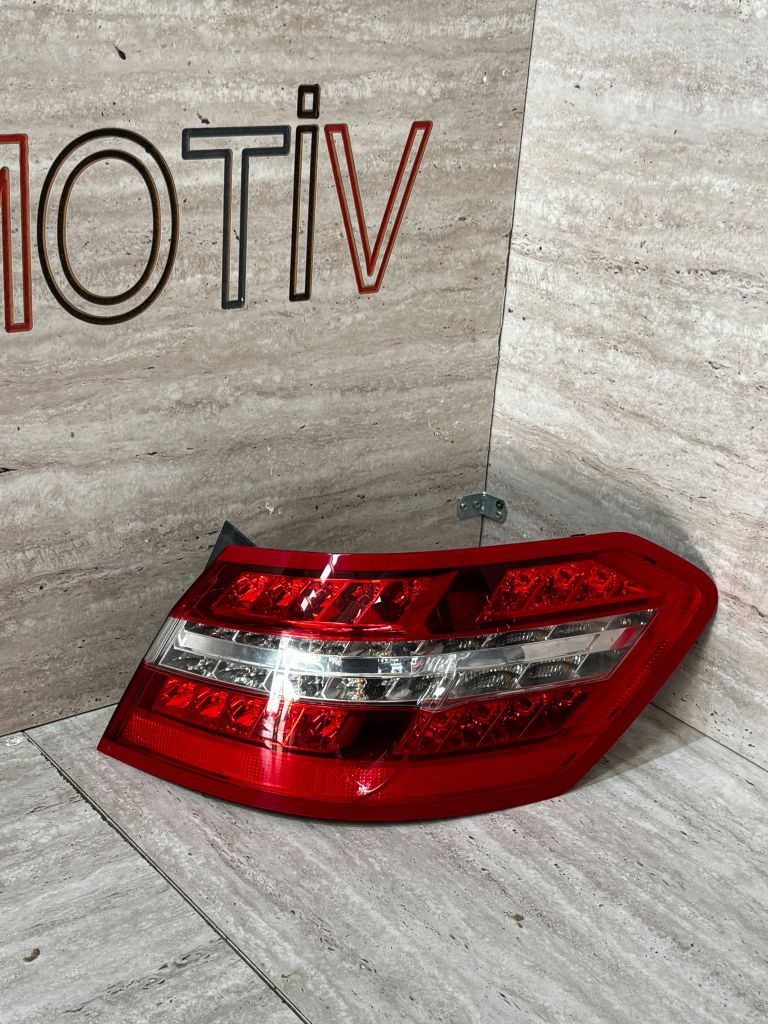 Mercedes E Serisi A212 W212 E250 E350 Sağ Arka Stop a2129066901