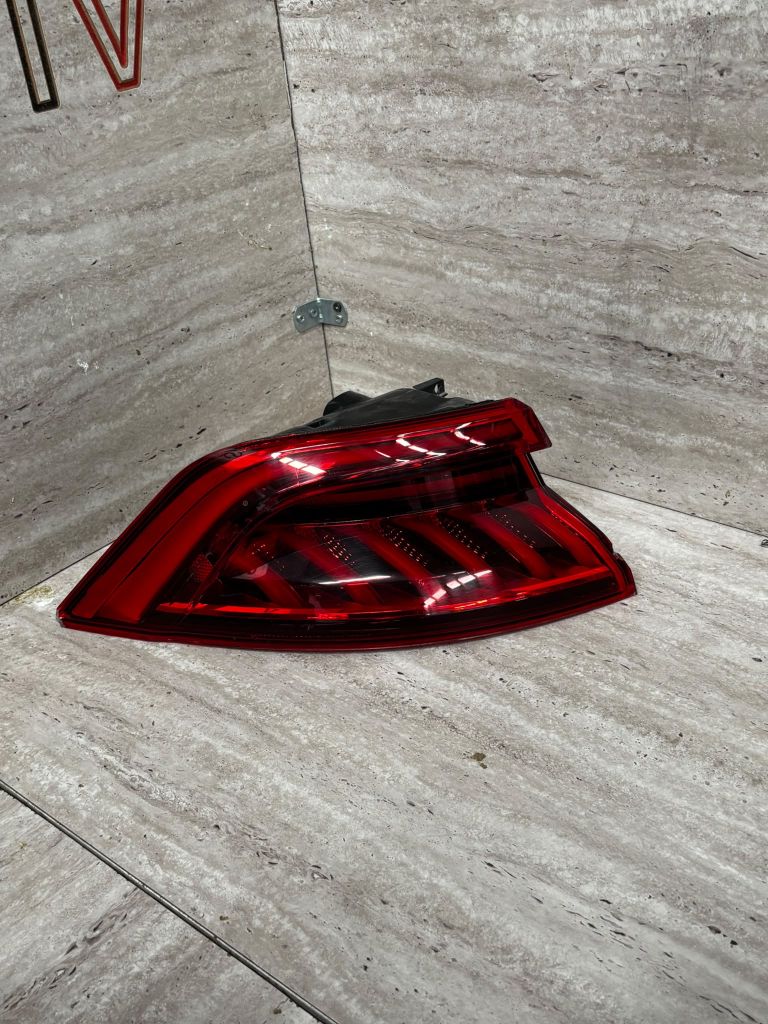 Audi Q8 LED DIŞ Sol Arka Stop 90139126