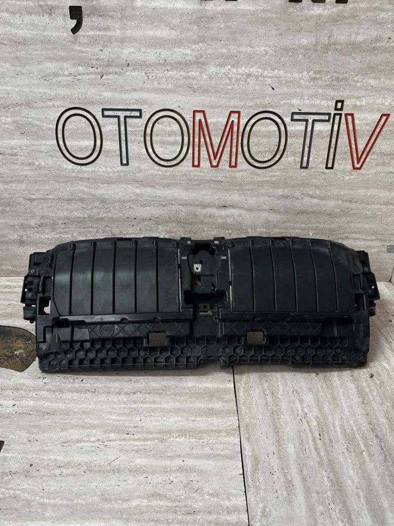 BMW 4 Serisi G22 G23 G26  Radyatör Hava Kanalı Saptırıcı 9465880