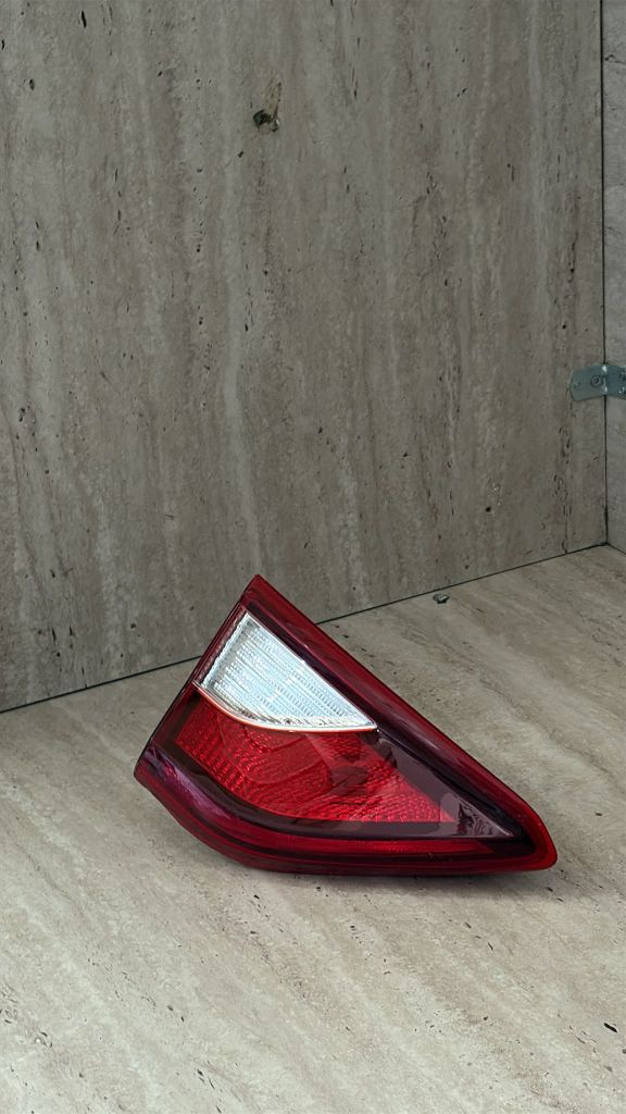Kia Stonic İÇ Sol Arka Stop 92403H8400