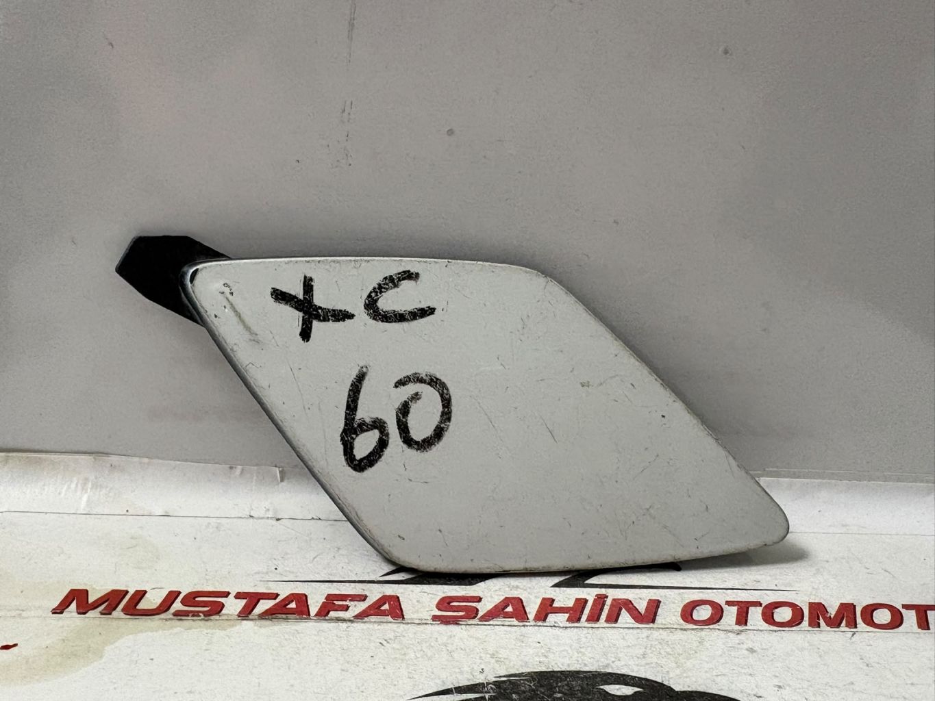 2018 - 2020 Volvo XC60   Çeki Kapağı 31425165