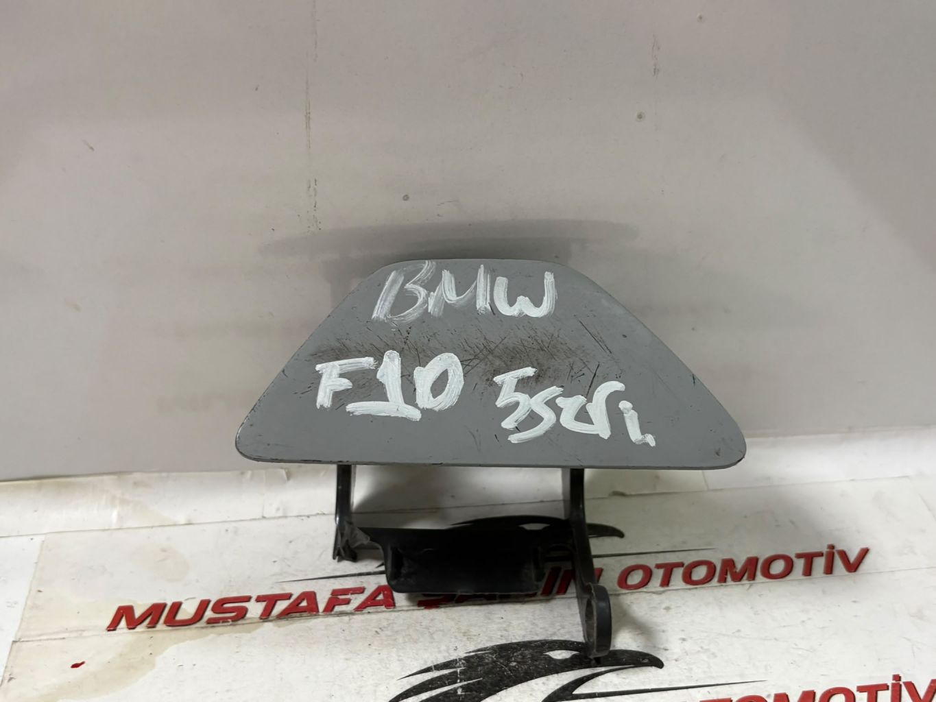 BMW 5 Serisi F10 F11 LCI Sağ Ön Far Yıkama Kapağı 7331746