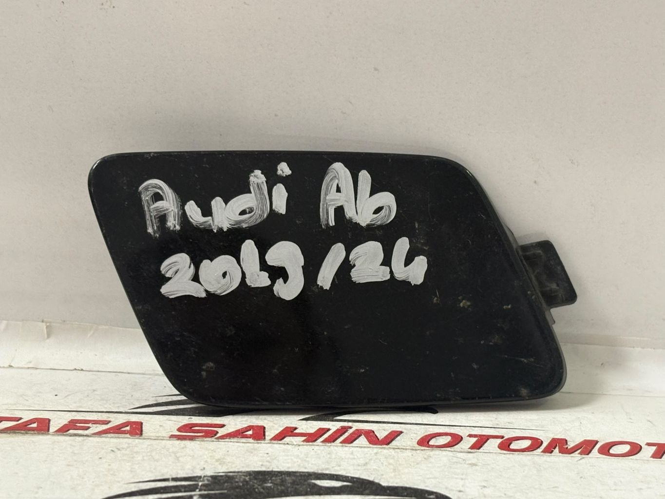 2019 - 2024 Audi A6   Çeki Kapağı 4K0807241