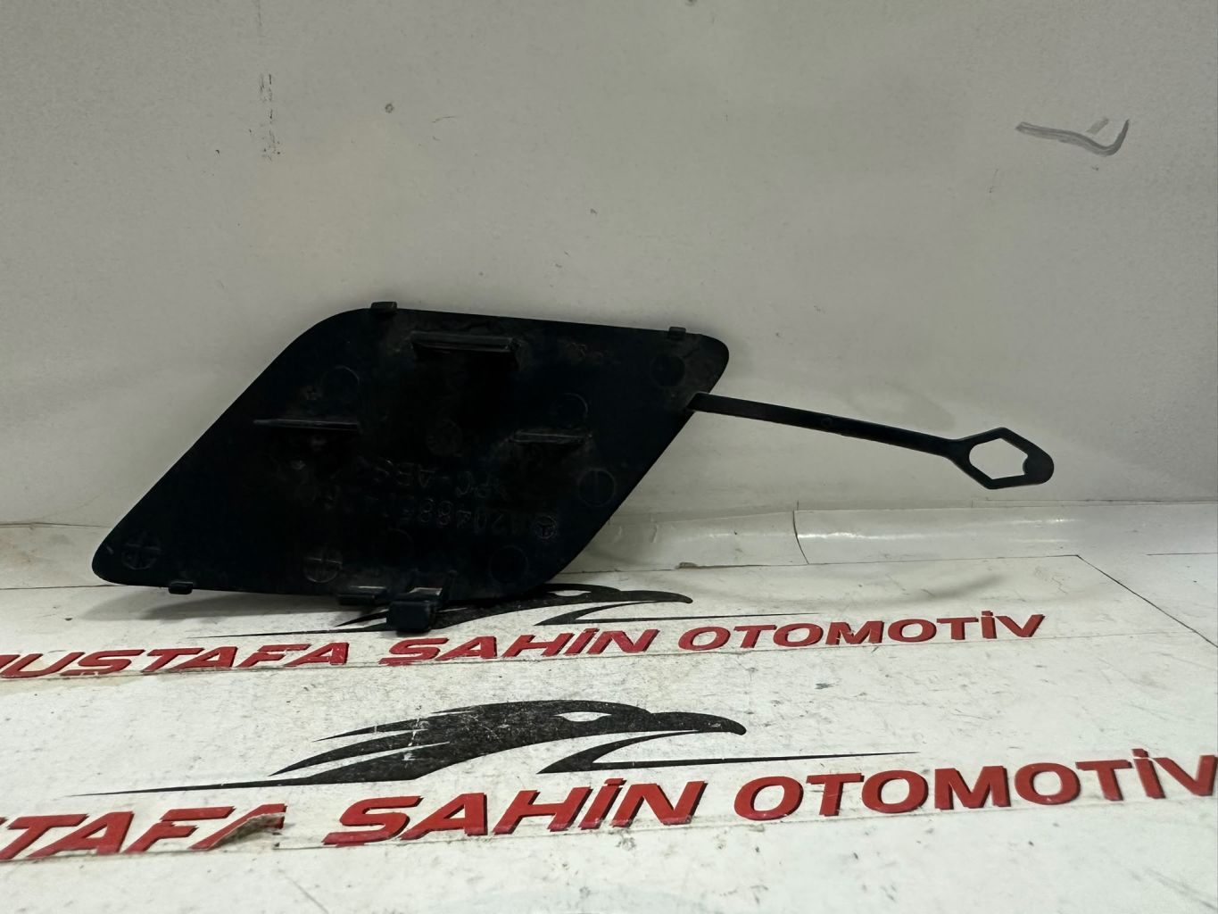 Mercedes C Serisi W204  Çeki Kapağı a2048850426