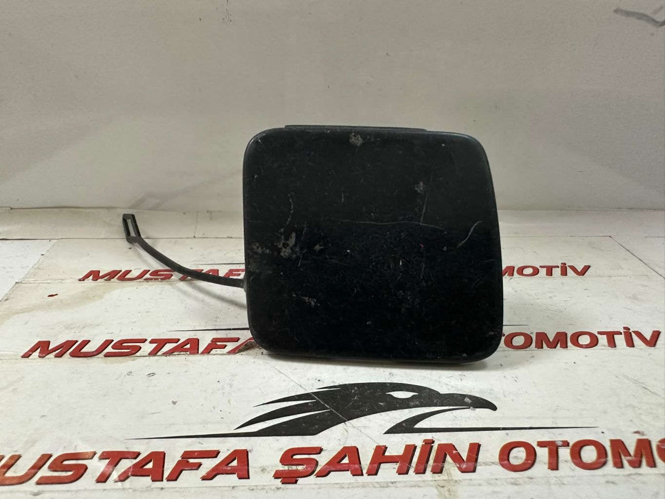 BMW 7 Serisi G11 G12  Çeki Kapağı 8061122