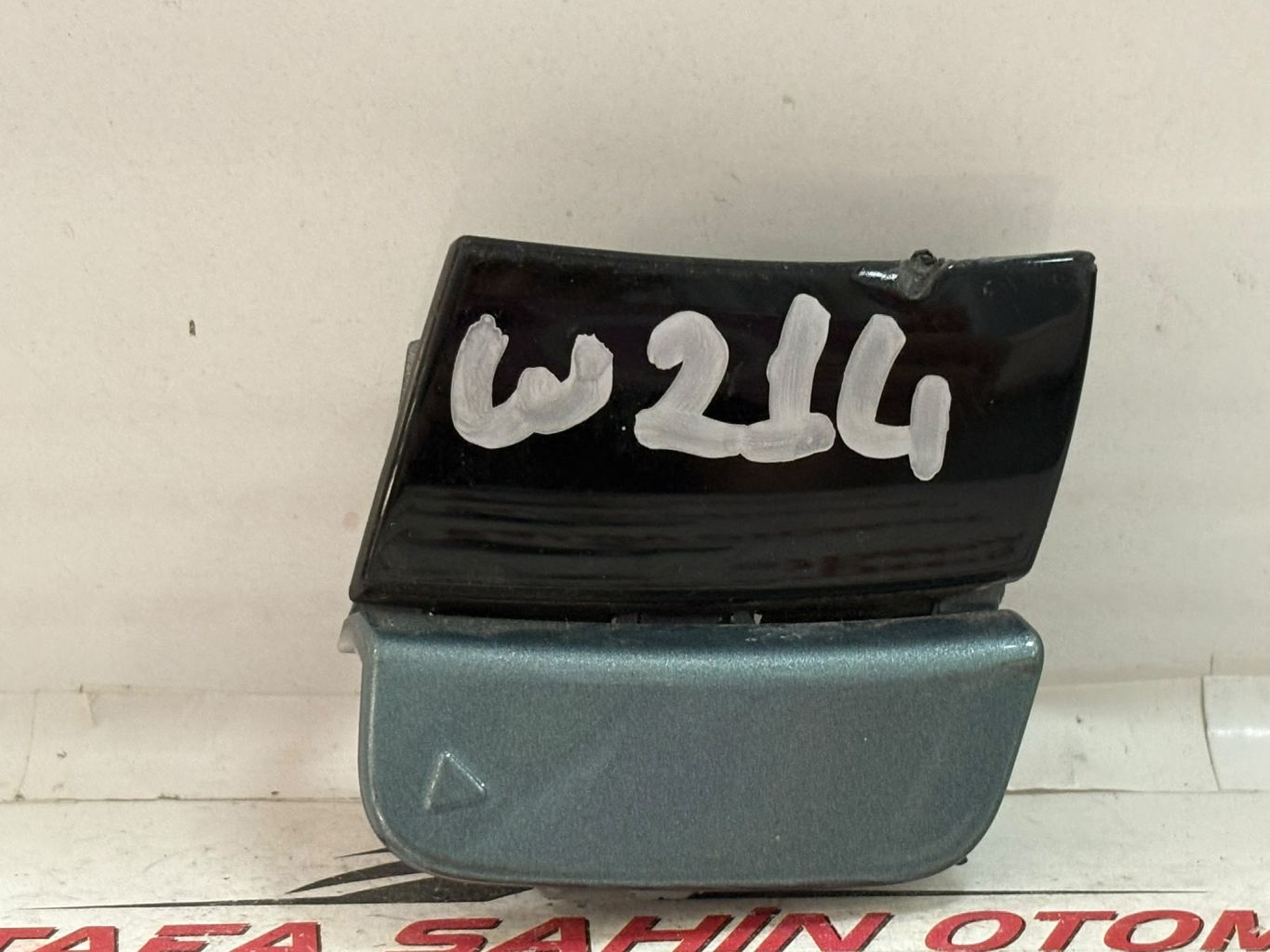 Mercedes E Serisi A214 W214  Çeki Kapağı A2148856400