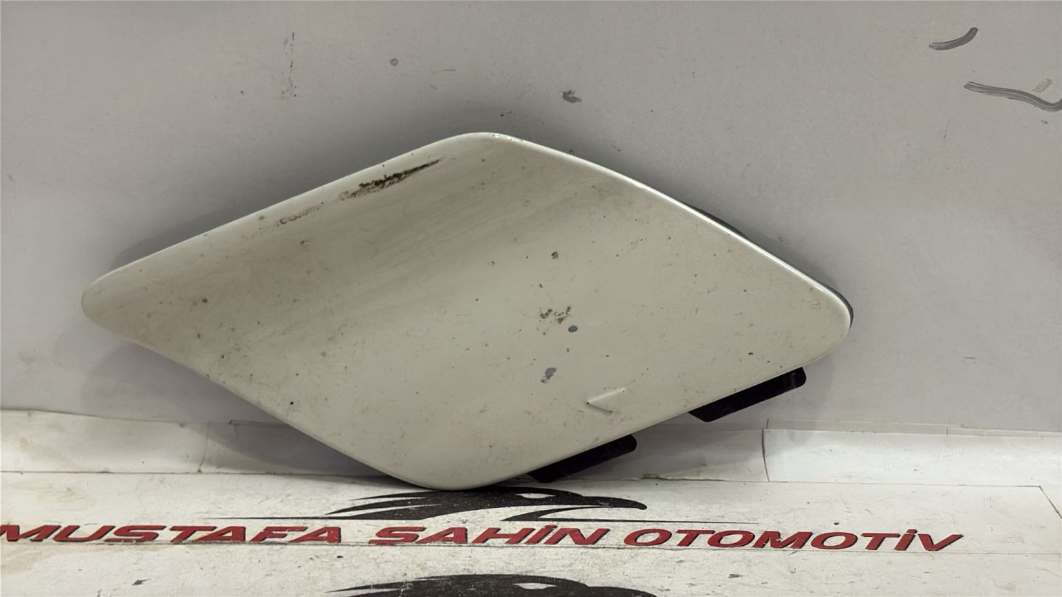 Mercedes A Serisi A176 W176  Çeki Kapağı A1768851022