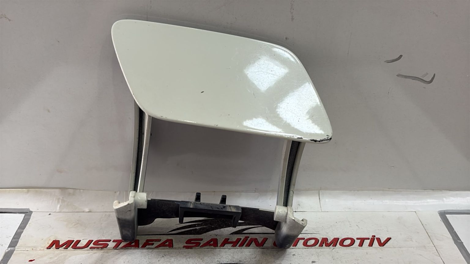 Mercedes A Serisi A176 W176  Çeki Kapağı A1768851756
