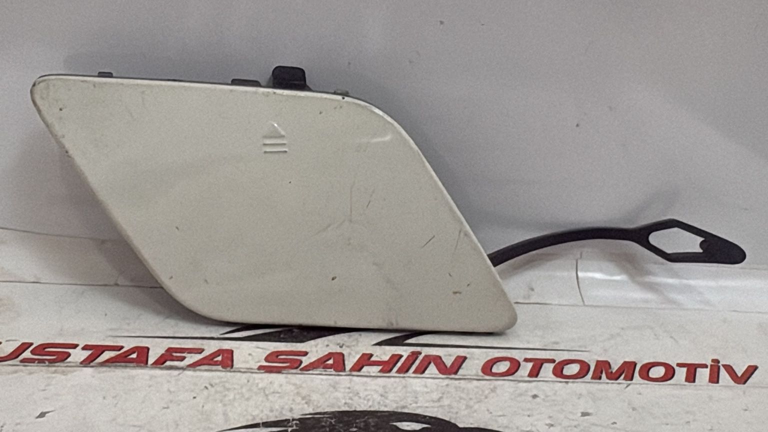 Mercedes C Serisi A204 W204  Çeki Kapağı A2048850426