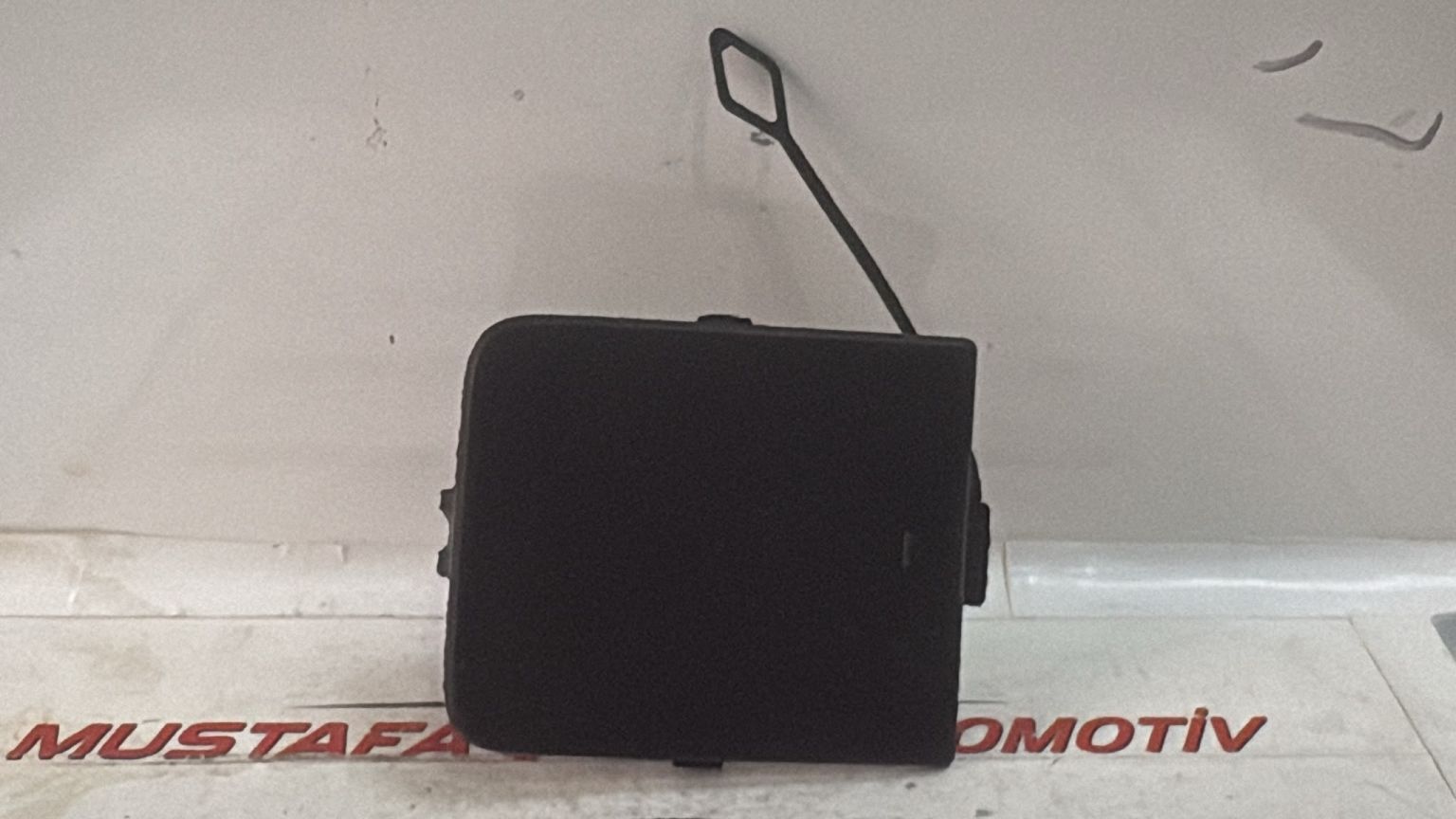 BMW X1 E84  Çeki Kapağı 7303815