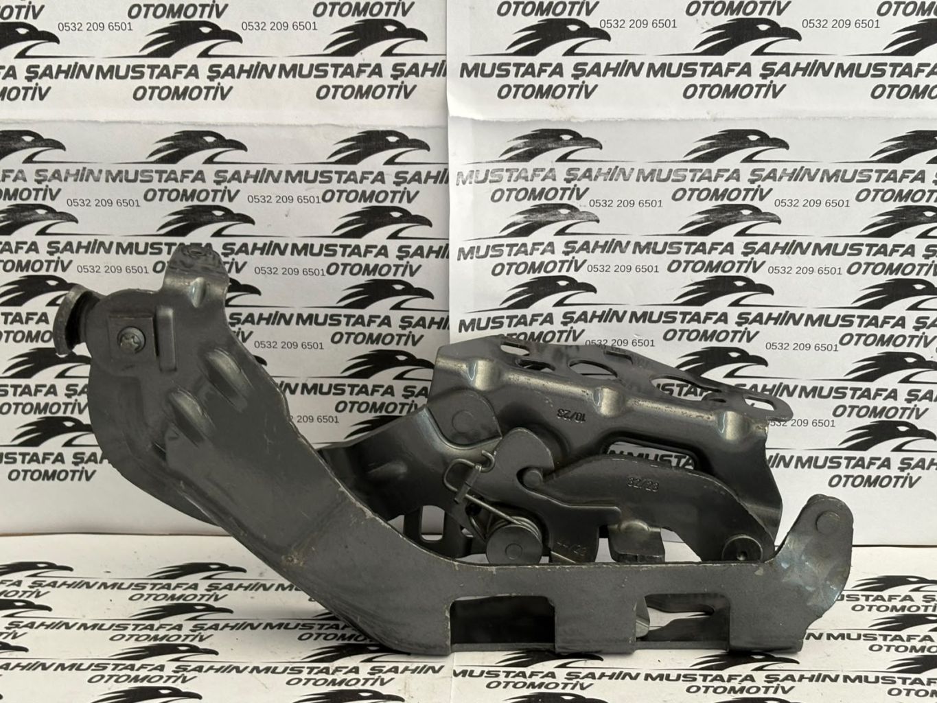 Mercedes C Serisi A205 W205 Sağ Ön Motor Kaput Menteşesi A2058800928