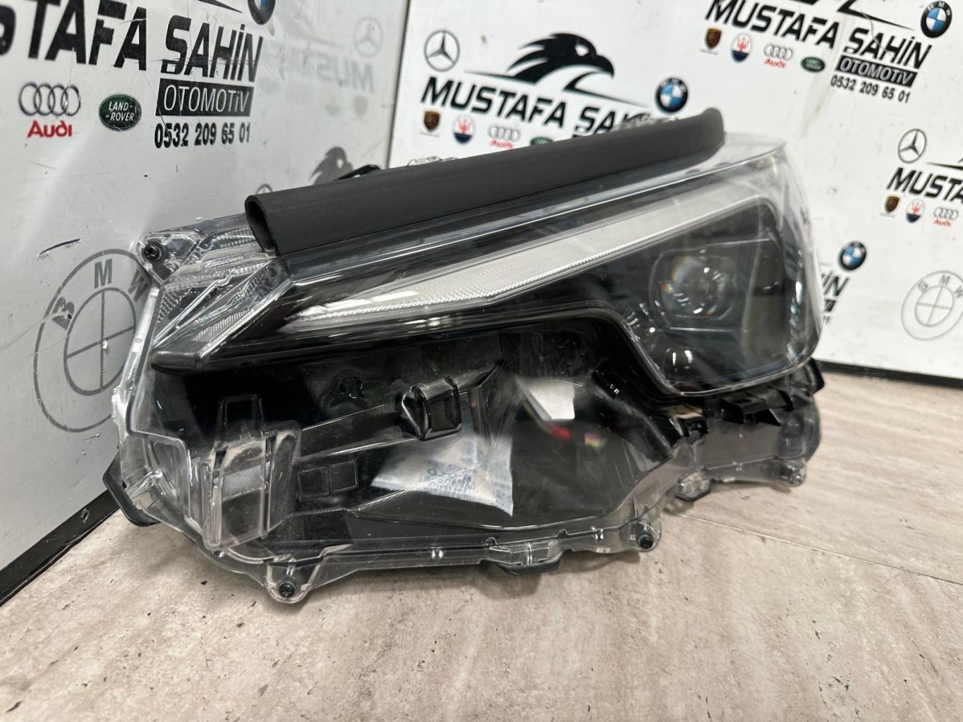 Lexus LBX  Sol Ön Far