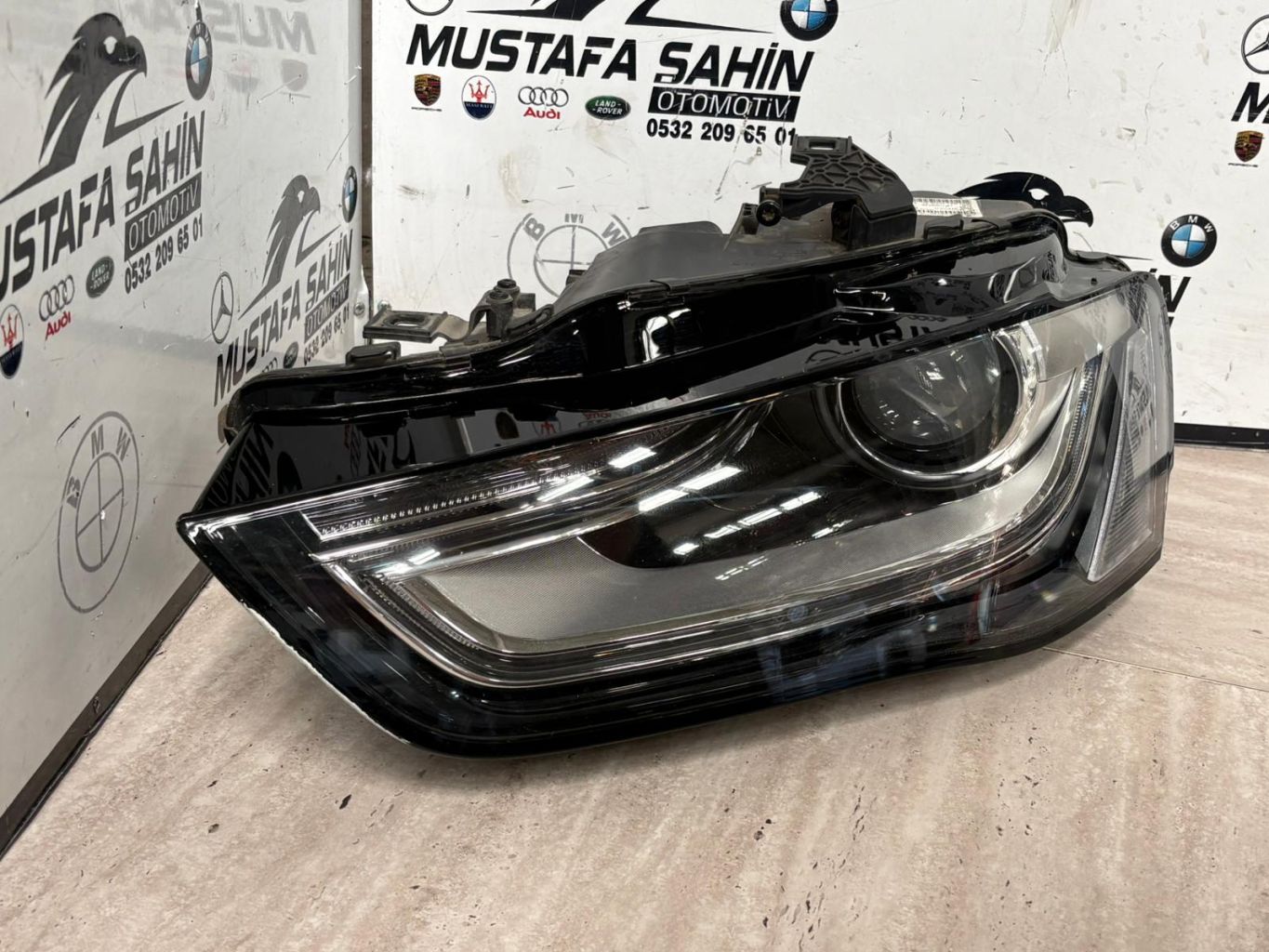 Audi A4 XENON Sol Ön Far 8K0941043C