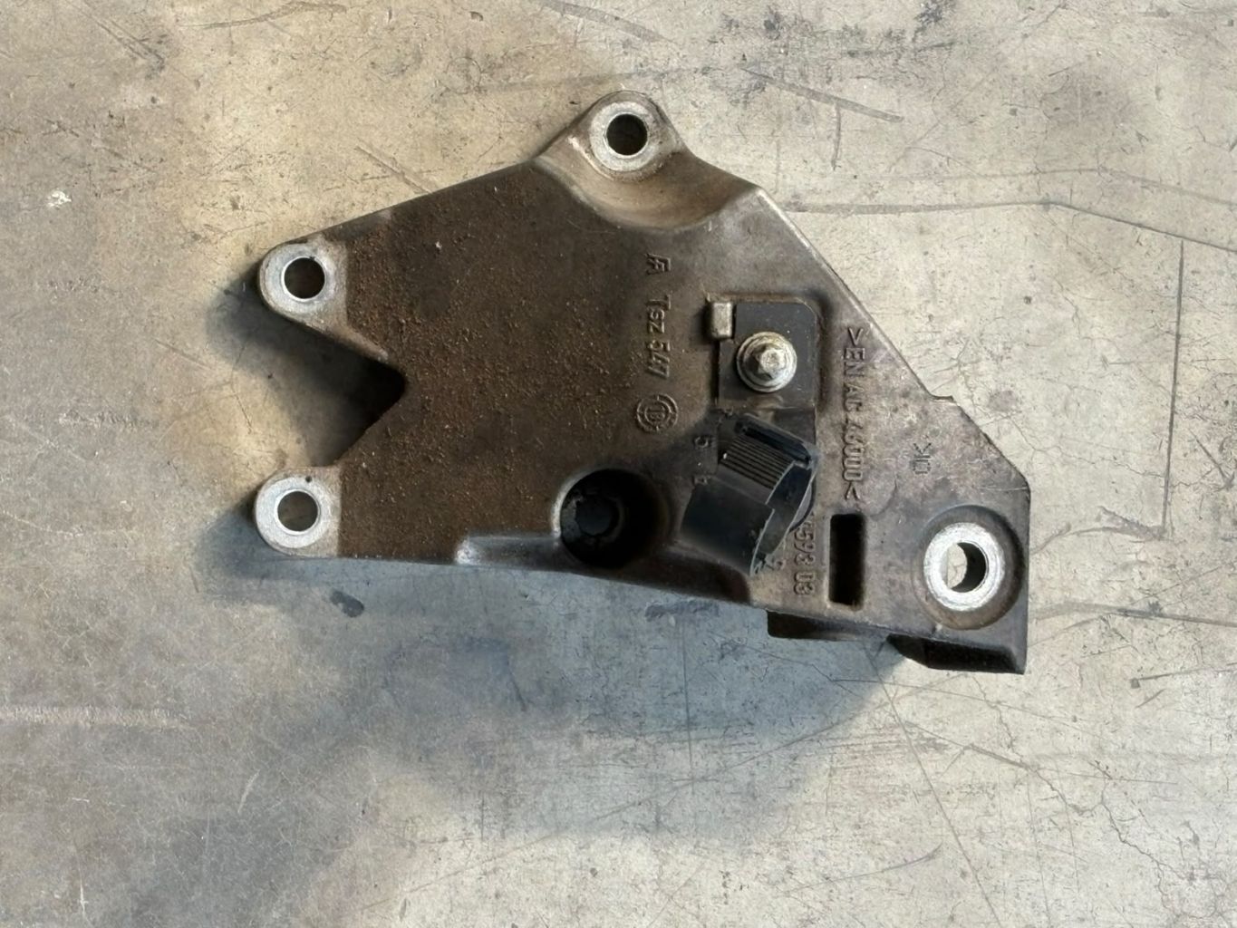 BMW 5 Serisi G30 G31 G11 G12 Dizel 520d 525d B47  Motor Kulağı 6864593