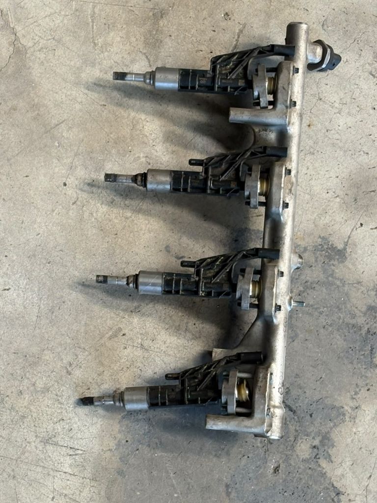 BMW 5 Serisi B48 B58 G20 G30 F20 F30 X1  Enjeksiyon Rail 7639979