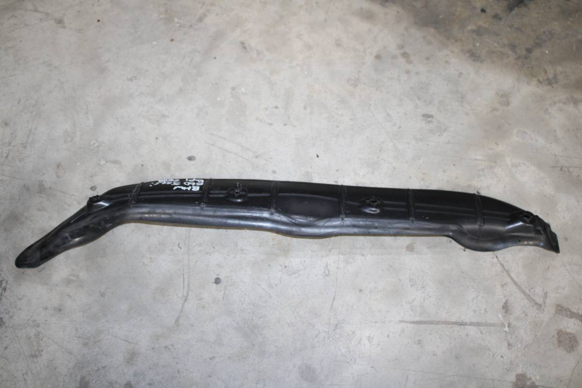 BMW 5 Serisi G70 Sol Ön Çamurluk Braketi 9870805