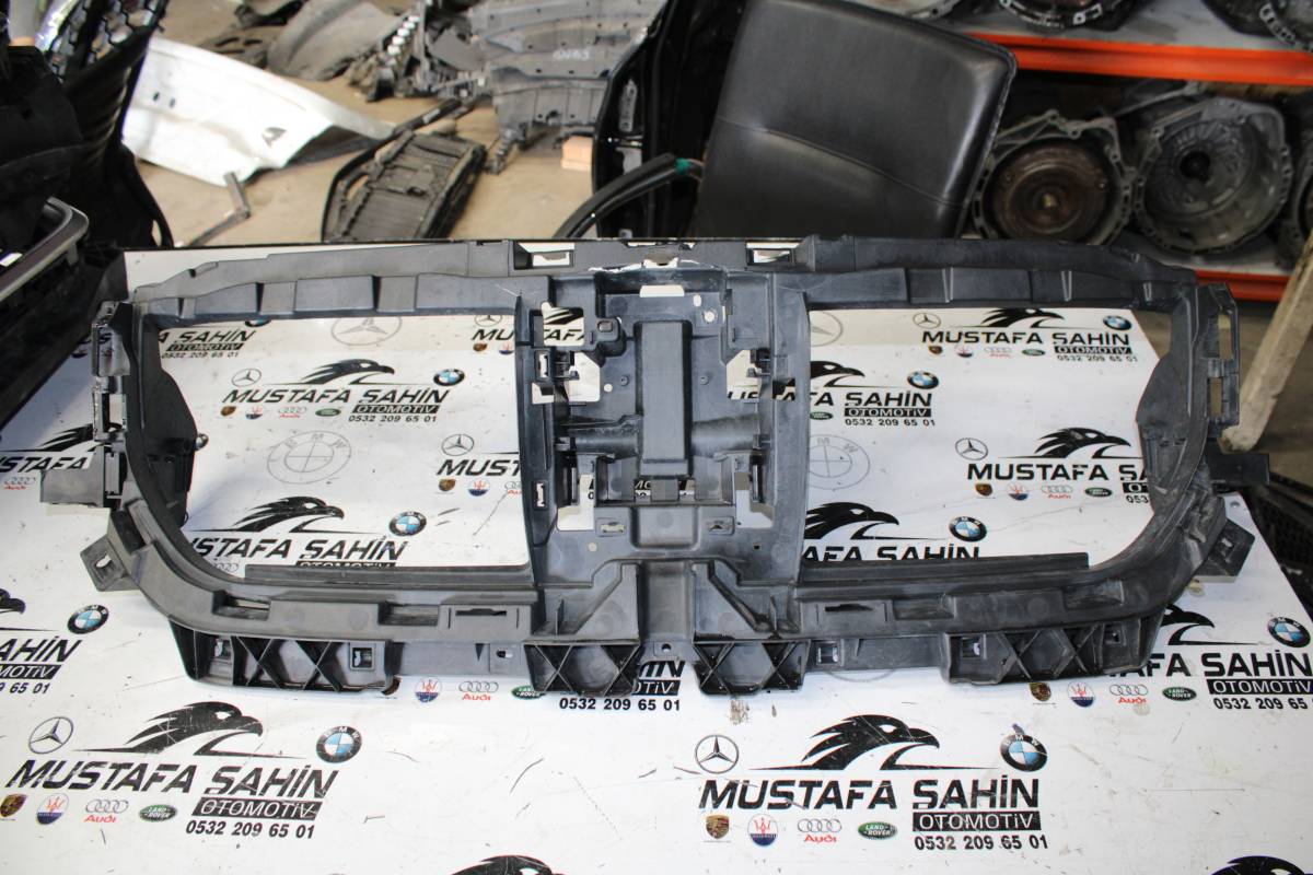 BMW X1 U11 MASKE  Panjur iç braketi 7011116