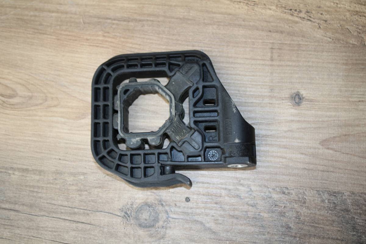 BMW 3 Serisi G20 G21 G28 G29 Sağ Ön Radyatör Destek Braketi 17119895624