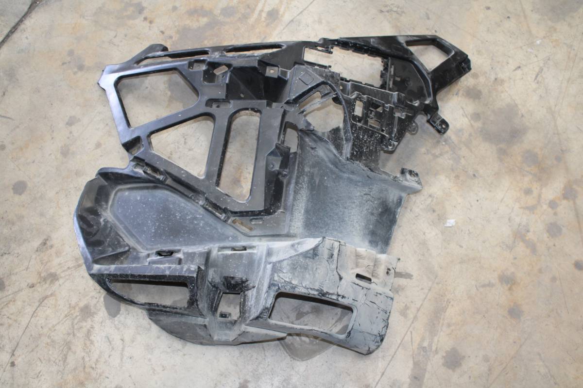 BMW X1 U11 Sol Ön Tampon Braketi 9883583