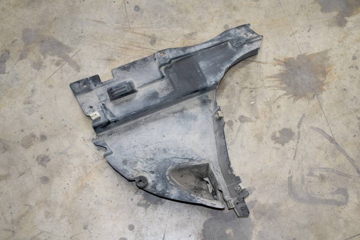 BMW 2 Serisi F44 Sol Ön Üçgen Bakalit 8497243