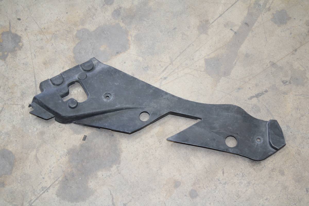 Mercedes C Serisi A204 W204  Far Braketi A2048261324