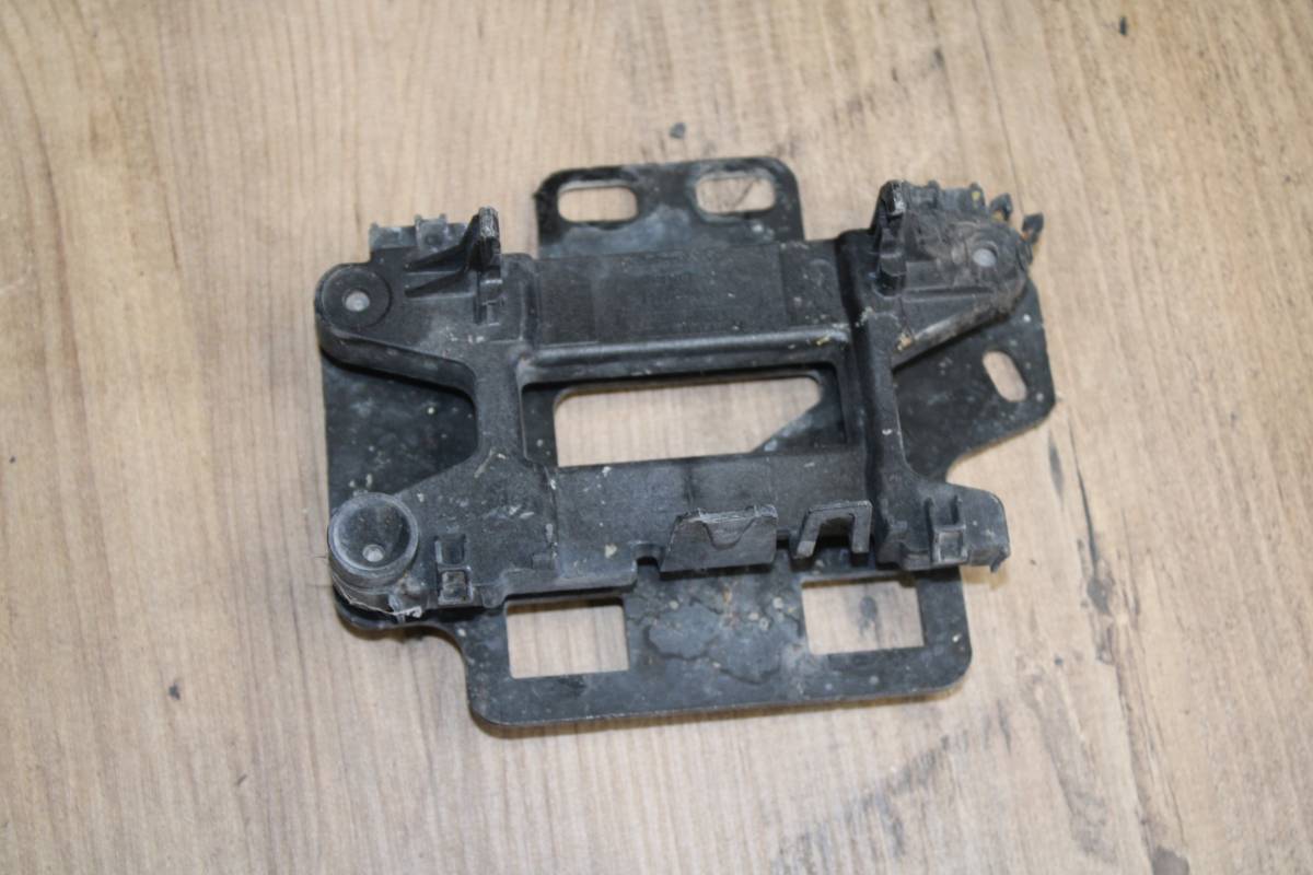 BMW 3 Serisi G20 G21  Demir Braket 6883737