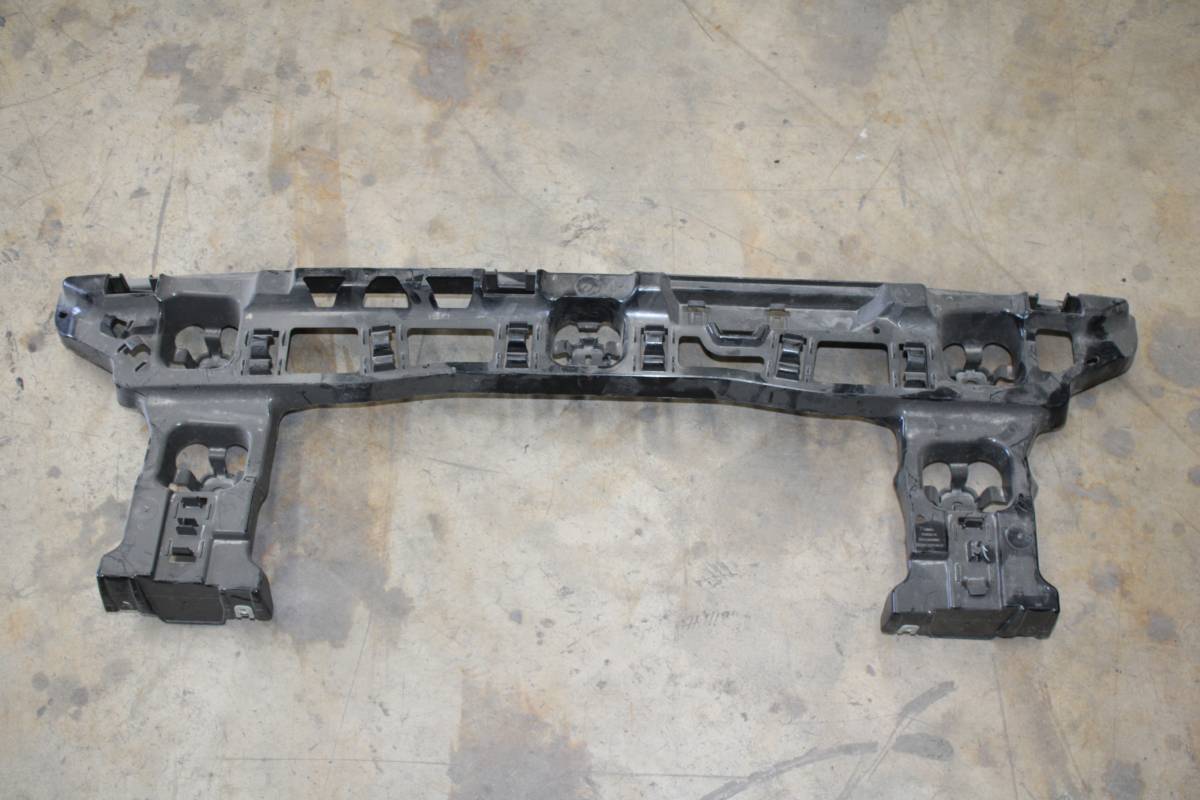 BMW X1 U11  Arka Tampon Braketi 9883537