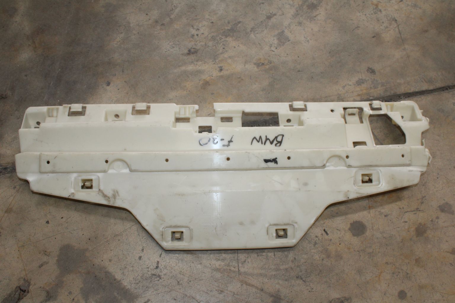 BMW 3 Serisi F30  Arka Tampon Braketi 33-7003