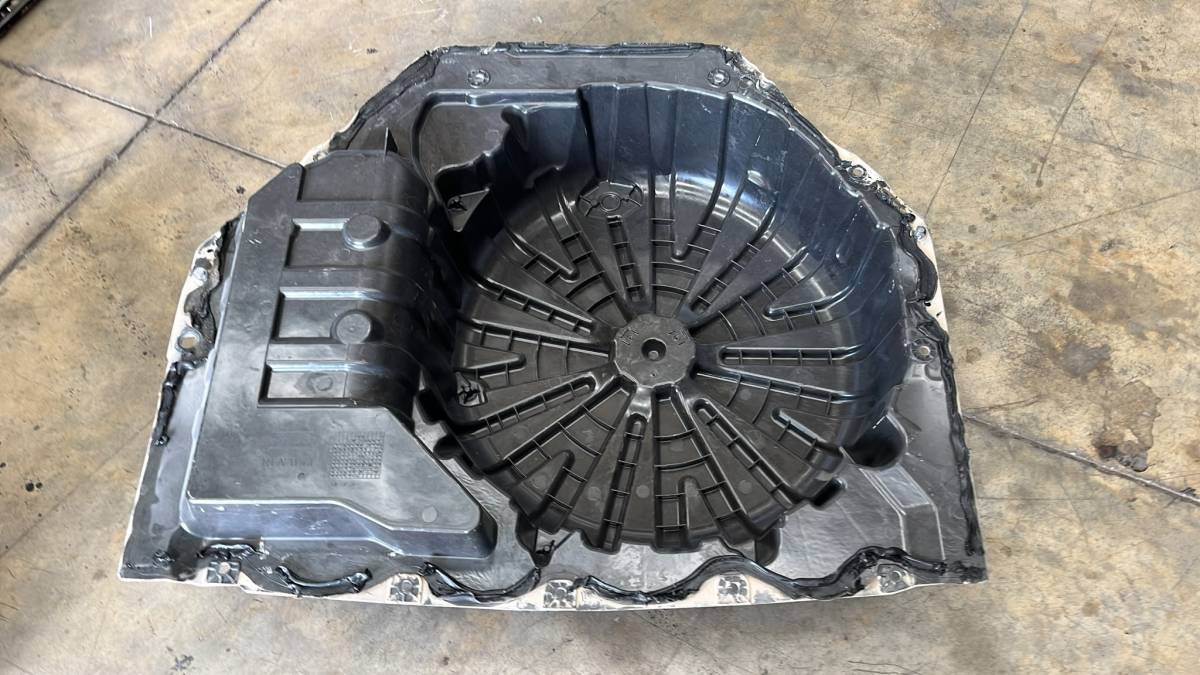 Renault Megane 4  sedan bagaj havuzu  Bagaj Kaplaması