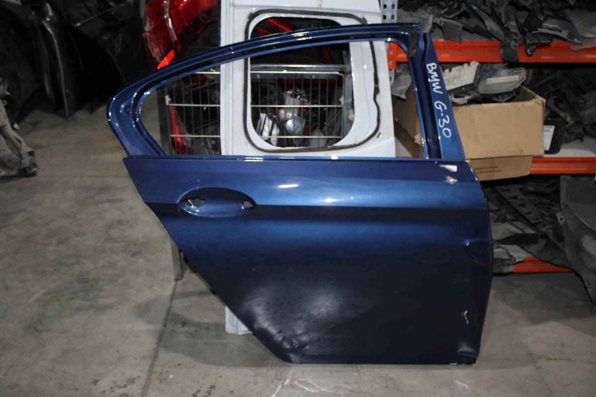 BMW 3 Serisi G30 Sağ Arka Kapı