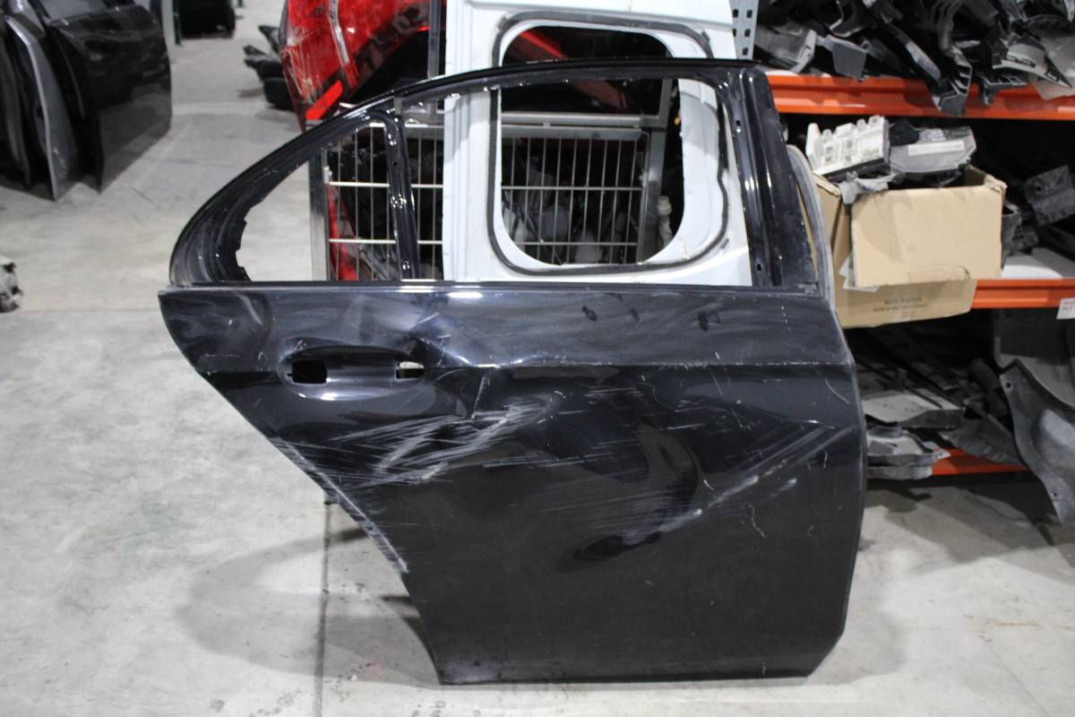 Mercedes E Serisi A213 W213 Sağ Arka Kapı