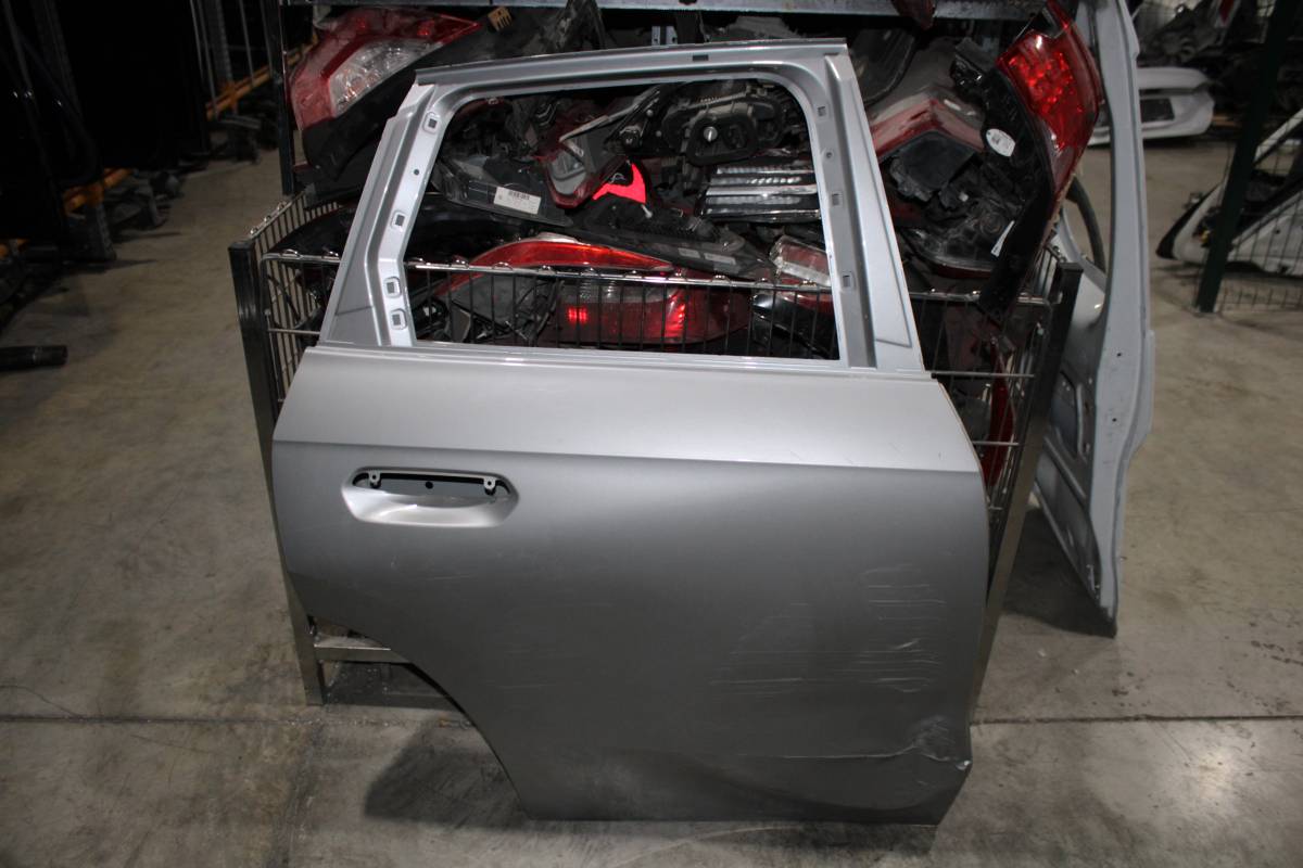 BMW X1 U11 Sağ Arka Kapı